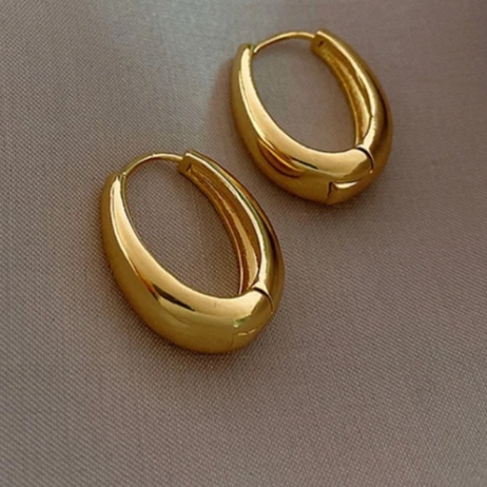 NWT LUXURY 18k GOLD PLATED EARRINGS